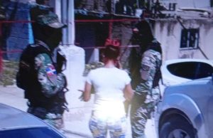 Policía arresta madre niño asesinado