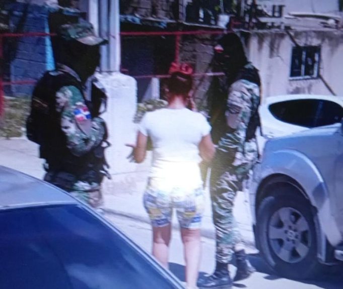 Policía arresta madre niño asesinado