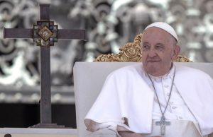 ¿A quién donó Francisco sus posesiones?