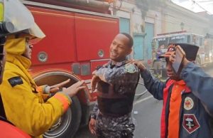 Apresan policía agredió a periodistas en Santiago