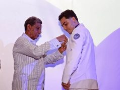 Coloca plaquitas a XXVII Promoción de Médicos Internos