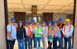 Clúster Turístico Santiago realiza visita instalaciones Hotel Curio Collection By Hilton