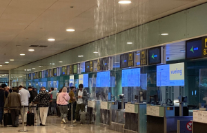 Aeropuerto Barcelona amanece inundado, siguen lluvias