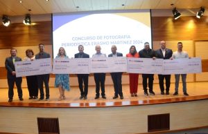 Entregan premios concurso fotografía periodística