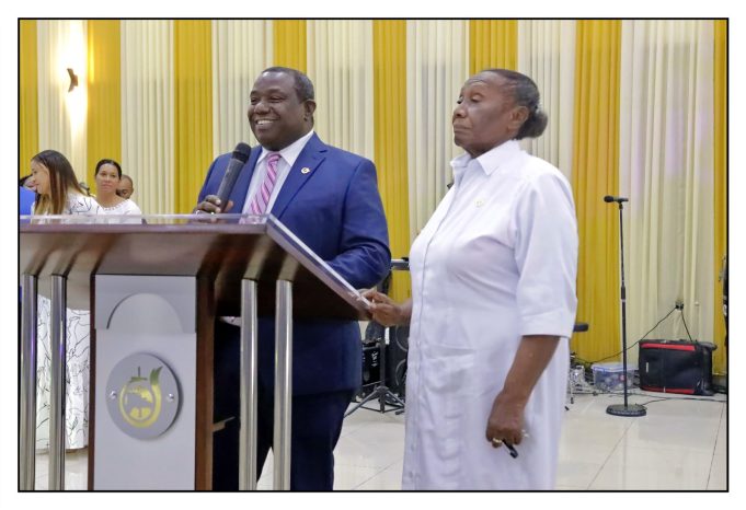 Posicionan a Emelinda King de Louis como pastora