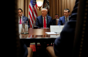 Trump anuncia aranceles del 25% a la UE