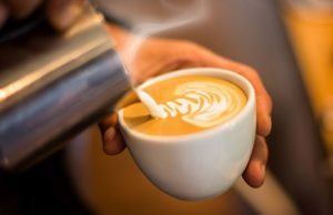 La máquina de café de oficina: ¿cómo afecta a tu salud?