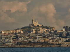 Departamento de Estado de EE. UU. amplía planes de cerrar embajadas y consulados