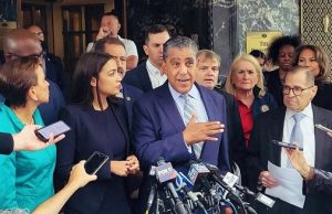 Adriano Espaillat rinde tributo víctimas Jet Set