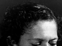 Poema: «Una mujer está sola»… Miércoles de Poesía