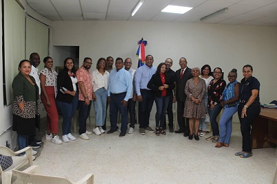 Dirigentes y miembros de Convergencia participantes en el conversatorio.