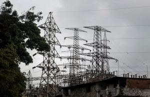 Atacan torres de transmisión eléctrica en Venezuela