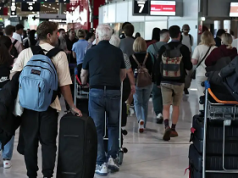 Miles de vuelos cancelados en Francia por paro controladores