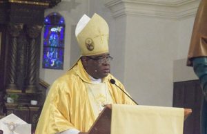 Monseñor destaca valor de la familia como base de la sociedad y la Iglesia