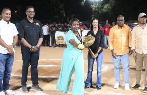Arrancó el softbol de ligas de Asoprosado con 84 equipos en tres categorías