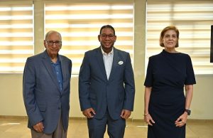Destacan expansión servicios del CAID en Santiago