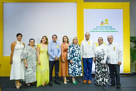 Directivos y autoridades presentes en la actividad.