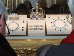 Ladrones roban ocho objetos del Louvre