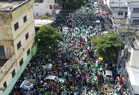 Clamor en la calle y mordaza institucional
