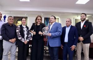 Reconocen a Olga Lara y a Luis Miguel del Amargue