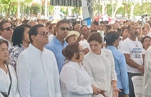 Arqudiocesis de Santiago realiza multitudinaria caminata: «Un paso por mi famila 2025»
