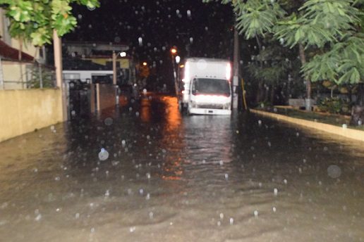 Las calles del sector se convierten en brazos de mar.