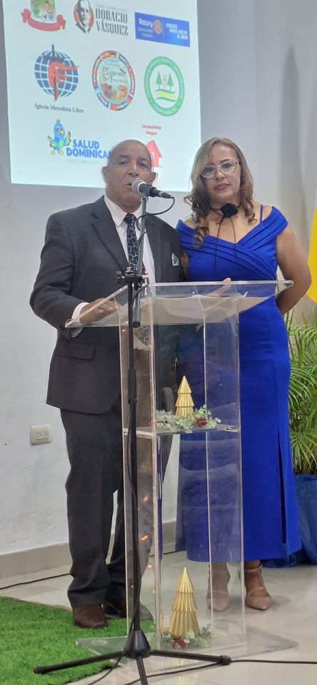 Los esposos Mario Crescencio Bulduan y Jacqueline Estrella de Bulduan, anfitriones del festival.