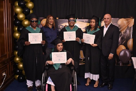 Parte de los investidos por la entidasd en Santiago.