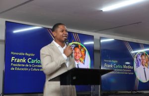 Celebran por todo lo alto el Día de Regocijo Municipal Cristiano en Santiago
