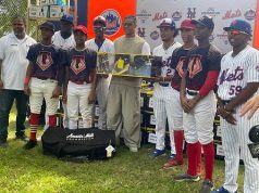 Juan Soto sorprende en Boca Chica y comparte con decenas de jóvenes
