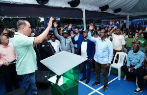 Se juramentan en la FP Regidor PLD y dirigentes del PRM