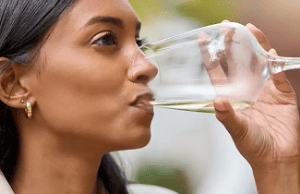 Comprobado: el alcohol afecta más a las mujeres. ¿Por qué?