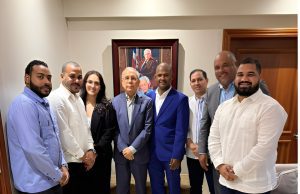 Regidores del PLD Santiago visitan a Danilo Medina