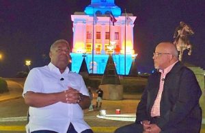 Tony Peña Guaba sacude el debate
