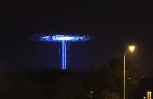 VIDEO: China ‘abre un portal’ en la Tierra durante ‘show’ de drones