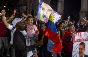 Venezolanos realizan vigilia a un mes secuestro de Maduro y esposa