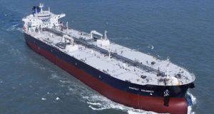 Llegó a Cuba petrolero ruso con ayuda humanitaria