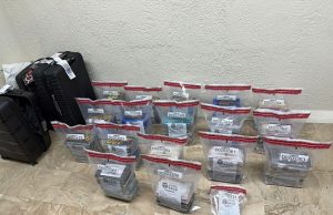 DNCD atrapa tres maletas con 83 paquetes de cocaína
