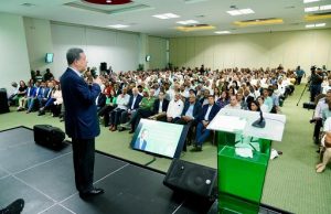 Leonel Fernández encabeza asambleas en San Cristóbal y Santiago