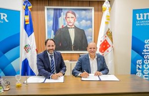 Alcaldía de Santiago y Universidad Internacional de La Rioja formarán empleados en España