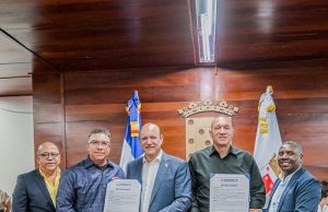Declaran a Julián Tavárez “Hijo Distinguido” y a Bartolo Colón “Hijo Adoptivo” de Santiago