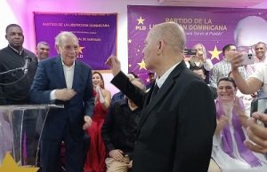 Durán pide visitar peledeístas que están sentados