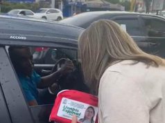 Diputada Llaniris Espinal entrega botiquines a bañistas