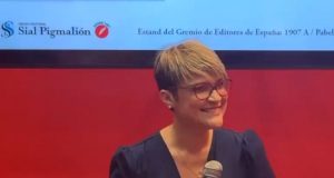 Poeta dominicana presenta poemario en la Feria del Libro de Bogotá