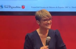 Poeta dominicana presenta poemario en la Feria del Libro de Bogotá