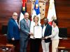 Ayuntamiento de Santiago reconoce a embajadora de Francia