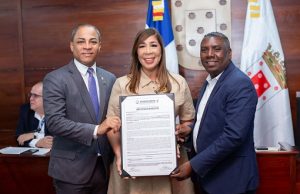 Ayuntamiento declara a Grisbel Medina Hija Adoptiva de Santiago