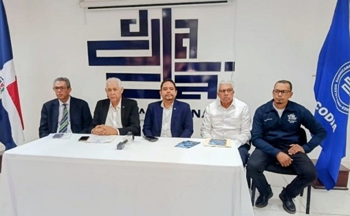 Integrantes de la Comisión de riesgos y vulnerabilidad del Colegio Dominicano de Ingenieros, Arquitectos y Agrimensores (CODIA), Regional Norte.
