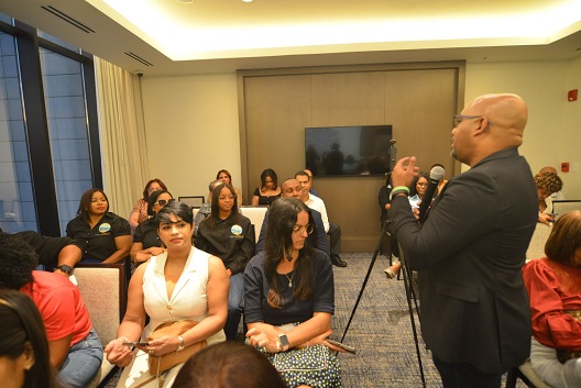 Isaac Ramírez expone en Expoturismo 2026.
